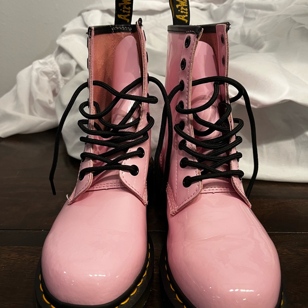 Dr. Martens 1460 Patent leather Pale Pink Combat Boots Barbiecore size 8 women’s - Picture 14 of 14